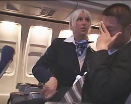 heiße Handjob von sexy stewardess