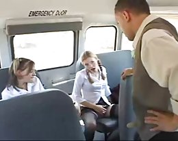 Schulmädchen Bus ficken!