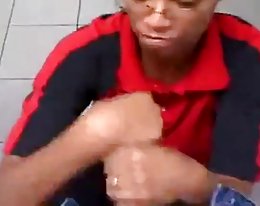 Kassierer gibt Custome &quot;Blowjob&quot;