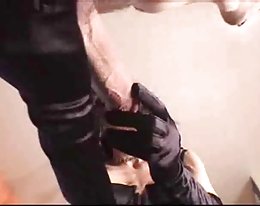 Handjob in Handschuhen