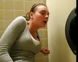 Masturbieren in öffentlichen toliet