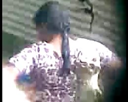 Desi indian Tante nehmen Bad versteckte Kamera