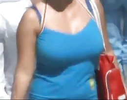Bouncing boobs in der Öffentlichkeit die ultimative Zusammenstellung (nackt)