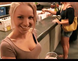 emotional überwältigende blonde Schönheit (Teil 1)