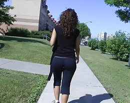 candid Teen Arsch in Yogahosen