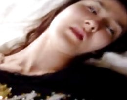 Chinesin Sex im Bett
