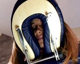 unglaublich heiße Milf bekommen eine Körpermassage